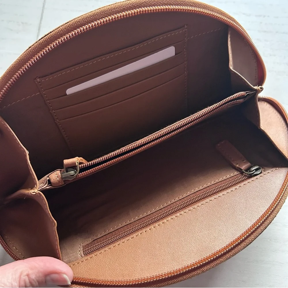 NWT Myra Laughter Wallet Semi Circular Leather‎